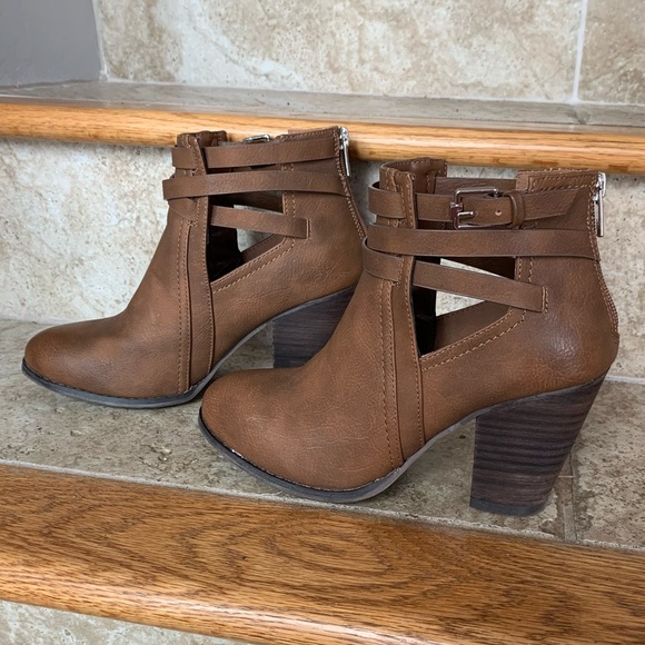 Cute heeled booties! - Picture 3 of 5